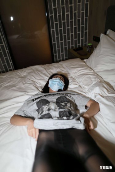 高速服务区女厕外排超长队